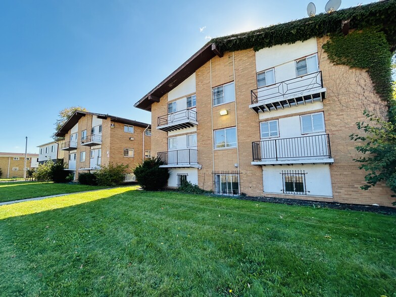 11811 Morang Dr, Detroit, MI for sale - Building Photo - Image 2 of 19