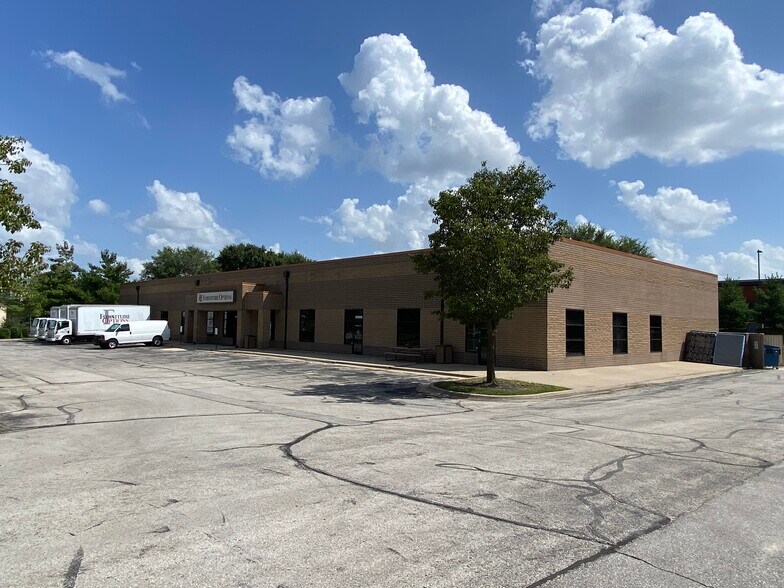 10900-10910 Pflumm Rd, Lenexa, KS for sale - Building Photo - Image 1 of 1