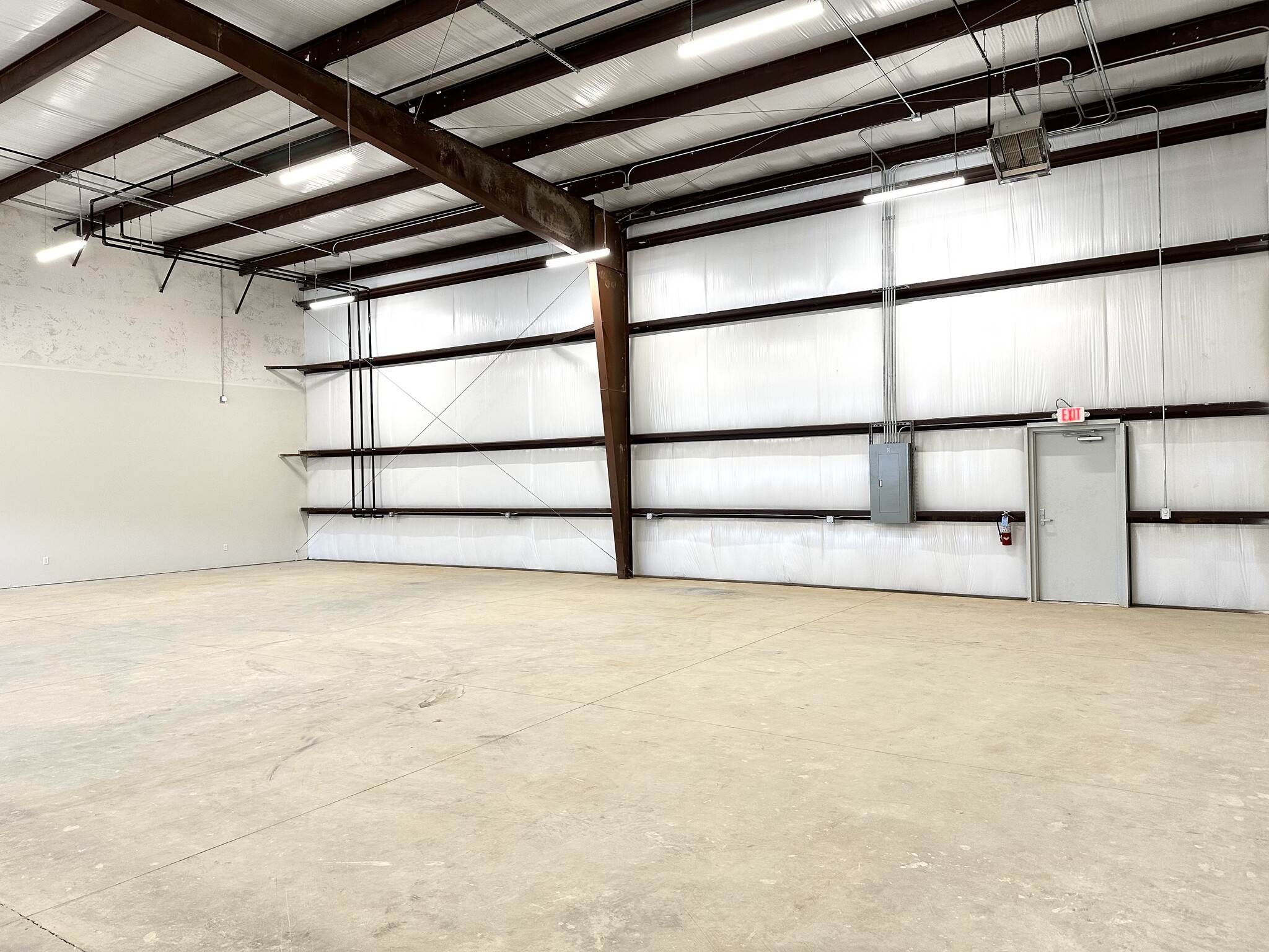 000 Hawks Perch, Nixa, MO for lease Interior Photo- Image 1 of 9