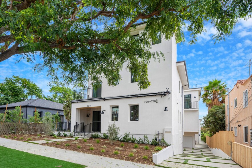 726 Robinson St, Los Angeles, CA for sale - Building Photo - Image 2 of 51