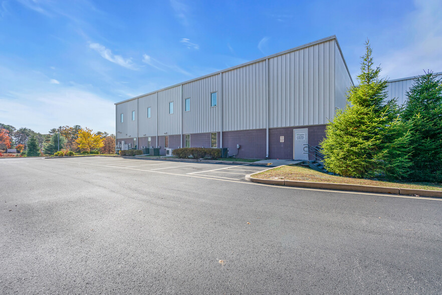 1001 Corporate Cir, Toms River, NJ for sale - Building Photo - Image 2 of 13