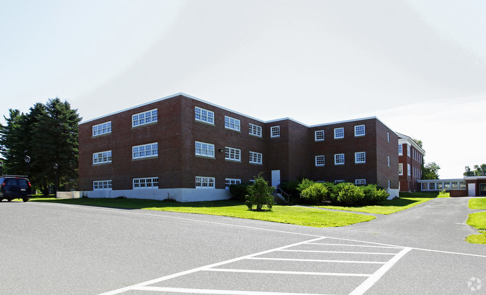 60 Pineland Dr, New Gloucester, ME for lease - Building Photo - Image 2 of 12