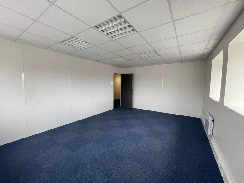 Office in Évreux for lease - Interior Photo - Image 2 of 4
