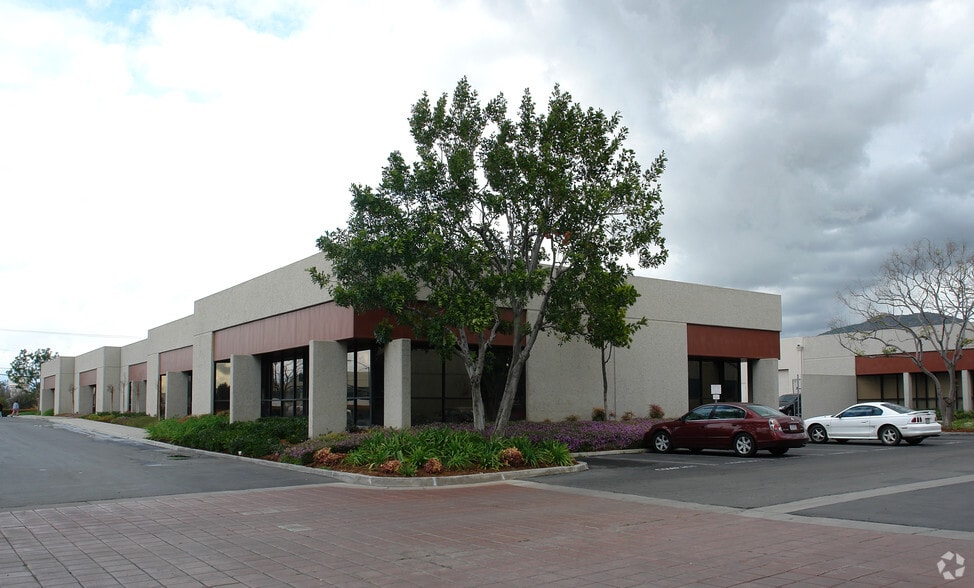 IOWA CORPORATE CENTER portfolio of 6 properties for sale on LoopNet.com - Primary Photo - Image 3 of 6