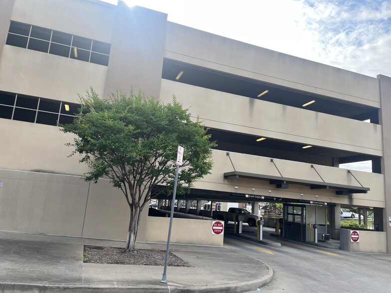 120-122 S College Ave, Tyler, TX for lease - Building Photo - Image 3 of 18