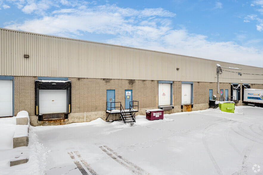 894-930 Rue Bergar, Laval, QC for lease - Building Photo - Image 3 of 5