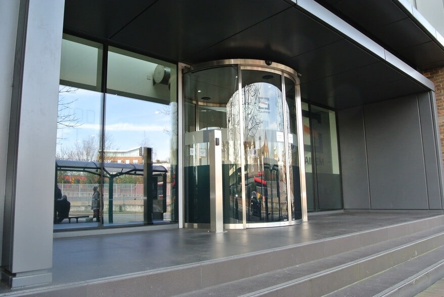 Wood St, Kingston Upon Thames for lease - Building Photo - Image 2 of 12