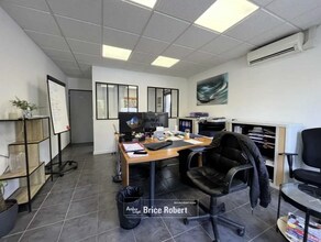Flex in Villeurbanne for lease Interior Photo- Image 1 of 3