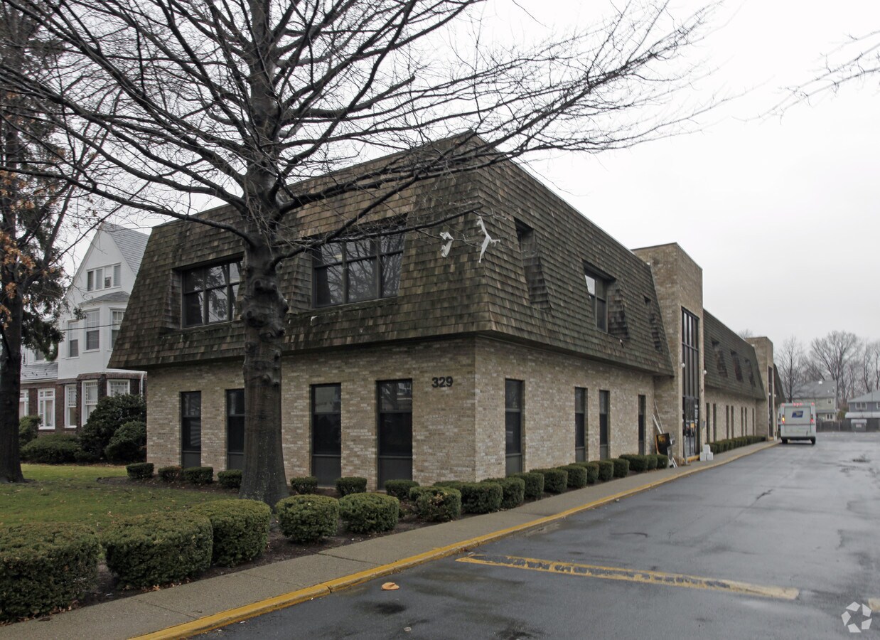 329 Belleville Ave, Bloomfield, NJ 07003