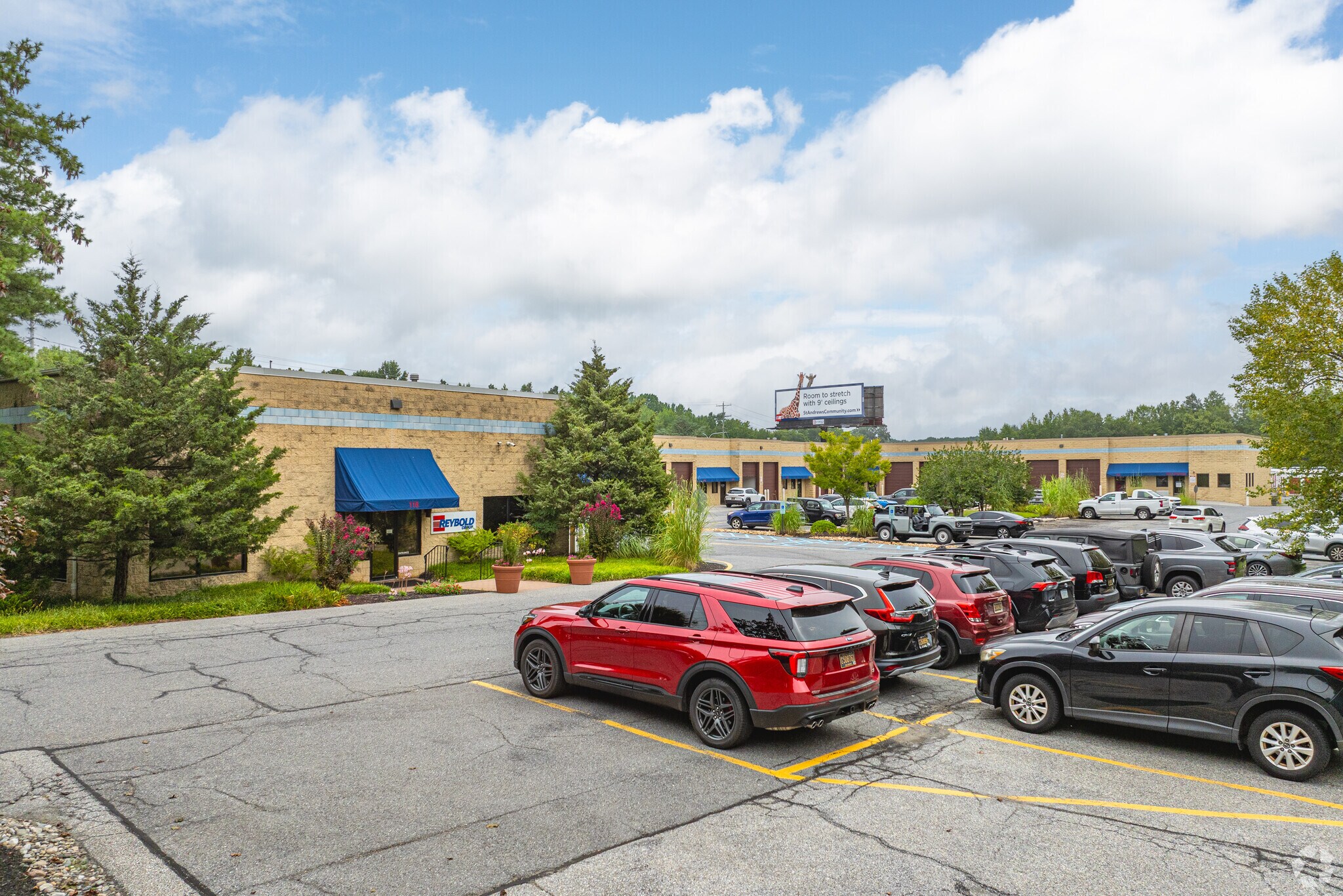 100 E Scotland Dr, Bear, DE for sale Primary Photo- Image 1 of 1