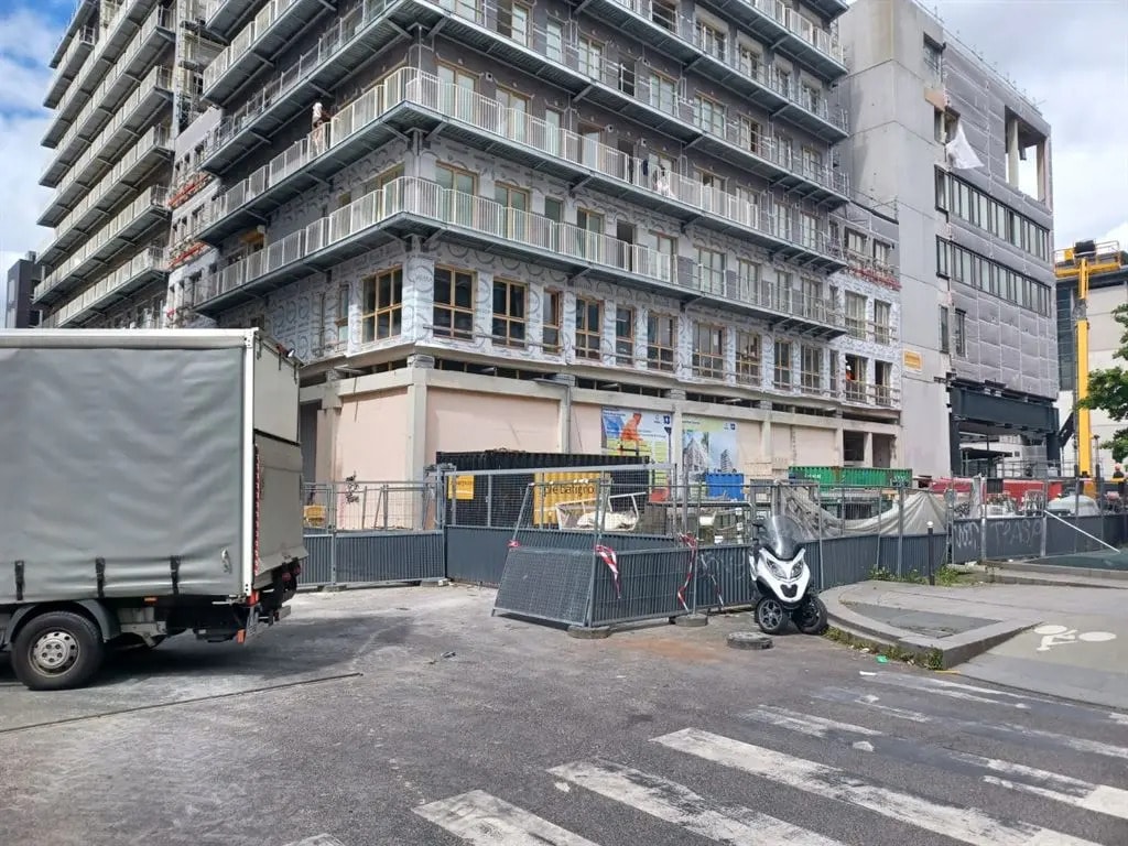 Retail in Paris for lease Building Photo- Image 1 of 3