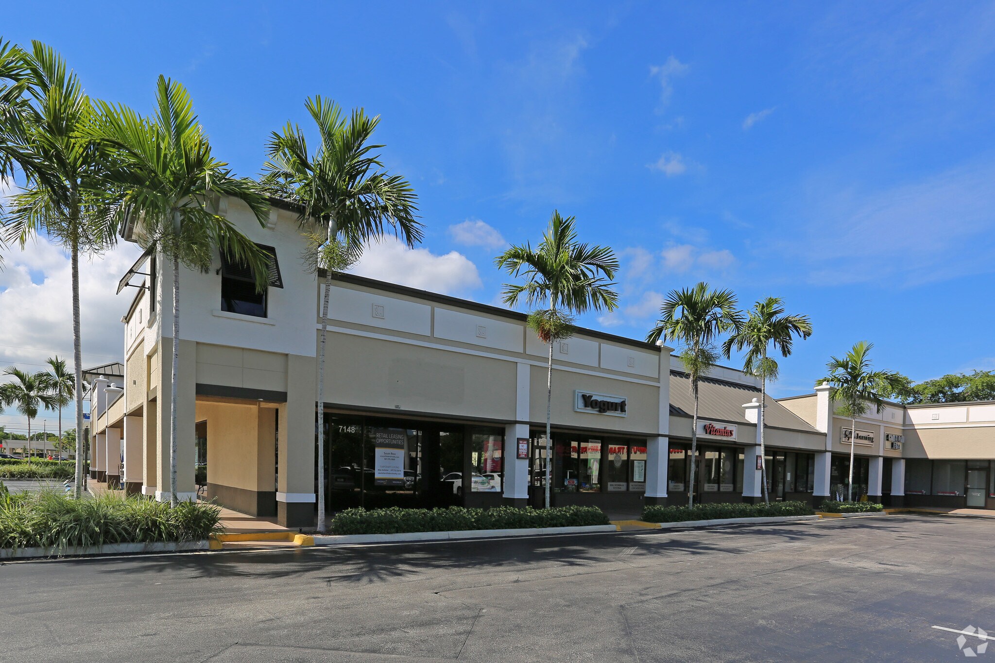 7034-7166 Beracasa Way, Boca Raton, FL for lease Primary Photo- Image 1 of 24
