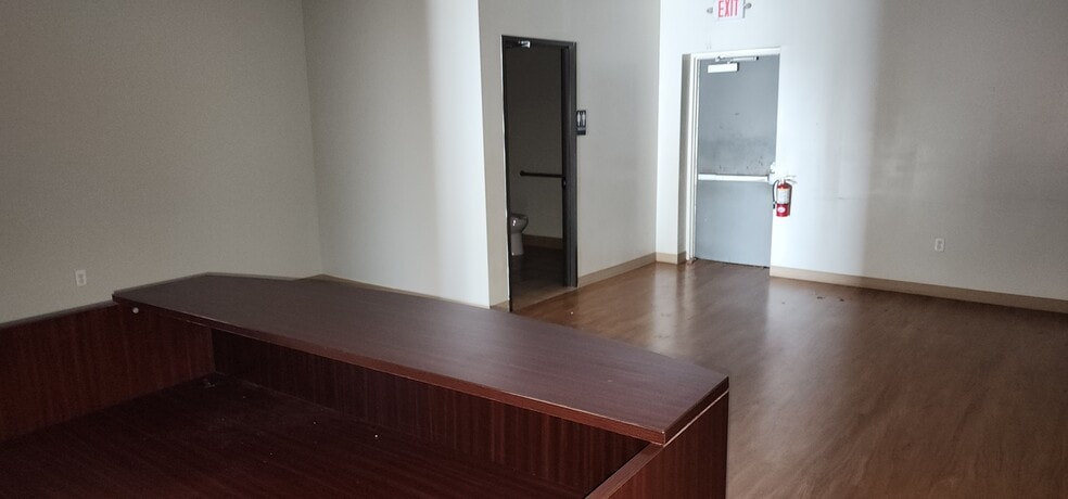 4441 Spencer Hwy, Pasadena, TX for lease - Building Photo - Image 2 of 9