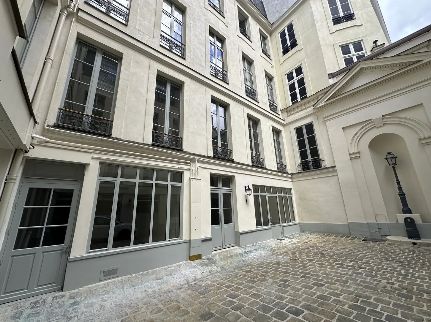 10 Rue Royale, Paris for lease Building Photo- Image 1 of 5