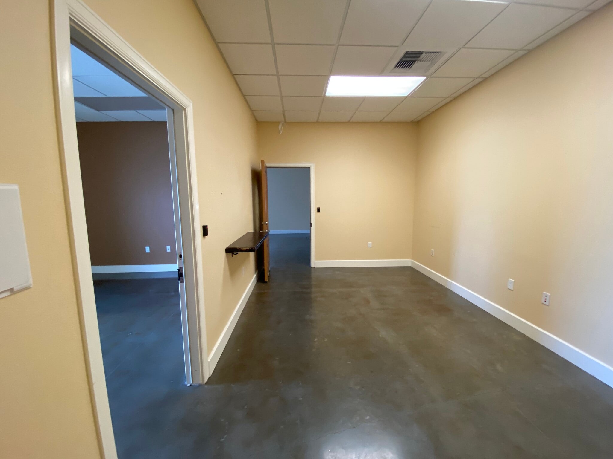 2050 N 62nd Ave, Saint Petersburg, FL for lease Interior Photo- Image 1 of 2