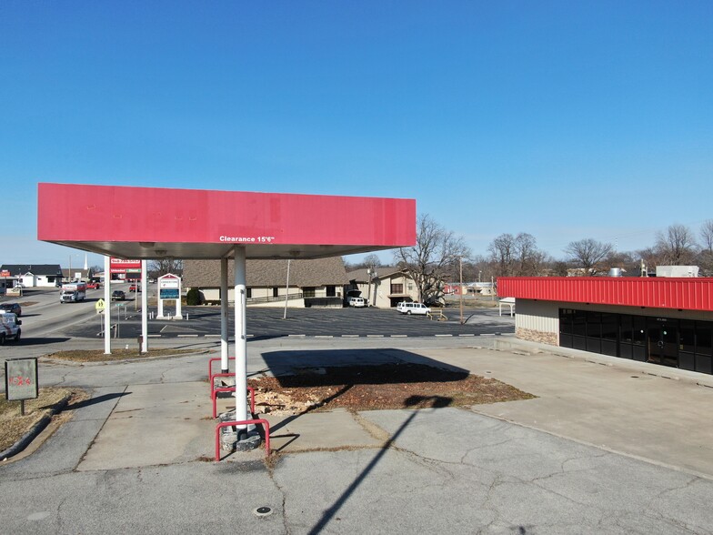 607 S Main St, Grove, OK for sale - Building Photo - Image 2 of 5