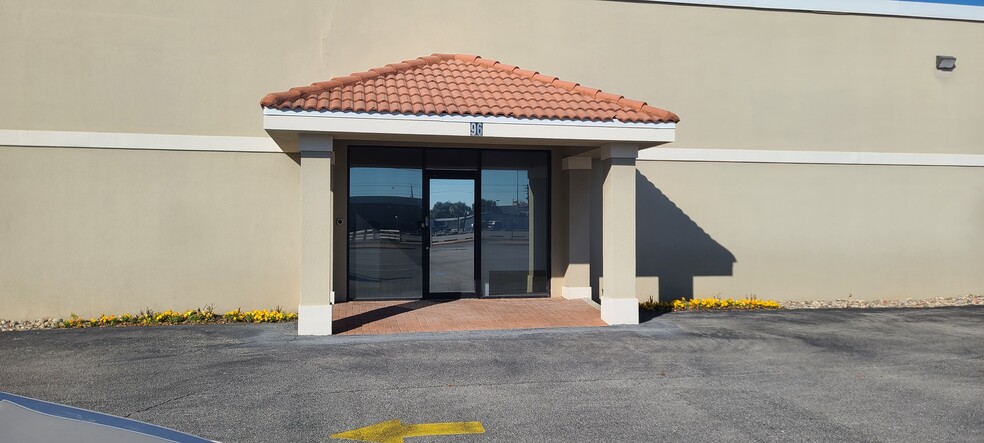 96-102 Forsman Dr NW, Fort Walton Beach, FL for lease - Building Photo - Image 2 of 9