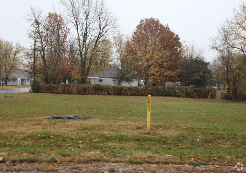 Peculiar Dr & Hillcrest St, Peculiar, MO 64078