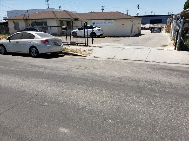 8761 Amigo Ave, Northridge, CA for lease - Primary Photo - Image 1 of 16