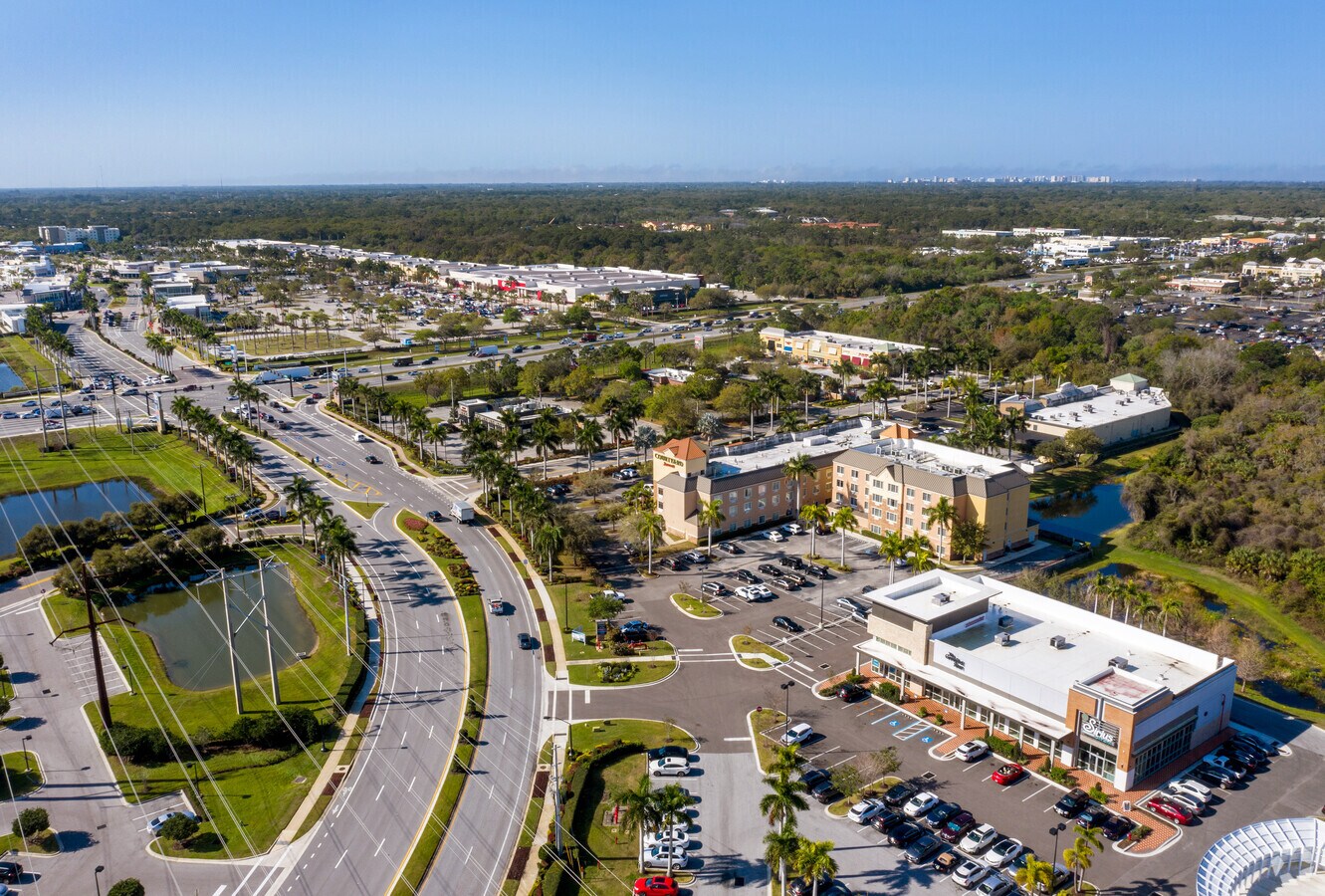 8512 Cooper Creek Blvd, Sarasota, FL, 34230 Retail Space For Lease