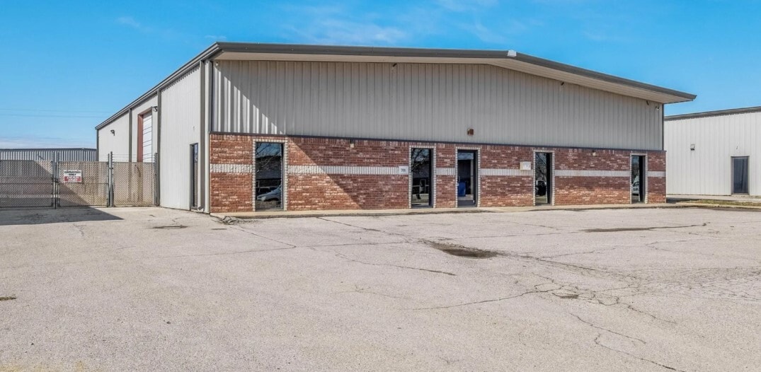 701 Messenger Ln, Oklahoma City, OK for sale Building Photo- Image 1 of 1