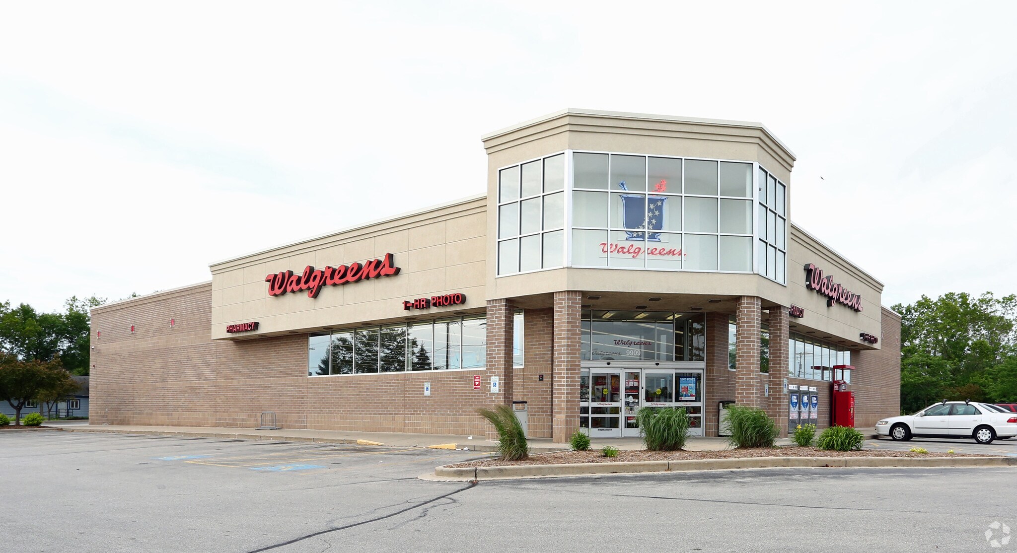 9909 W Loomis Rd, Franklin, WI for sale Primary Photo- Image 1 of 1