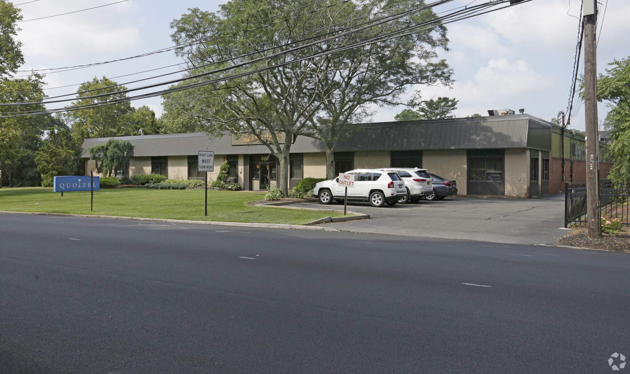 590 Old Willets Path, Hauppauge, NY for sale Primary Photo- Image 1 of 1