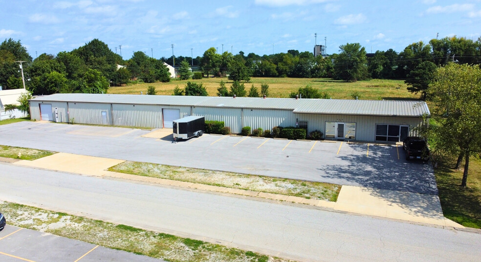 908 SE 21st St, Bentonville, AR for lease - Building Photo - Image 2 of 14