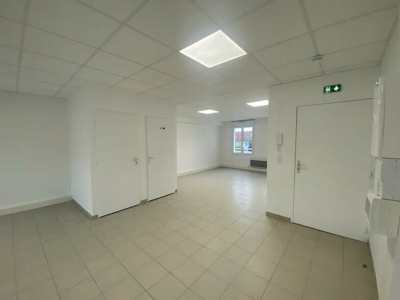 Office in Morsang-sur-Orge for lease - Interior Photo - Image 3 of 4