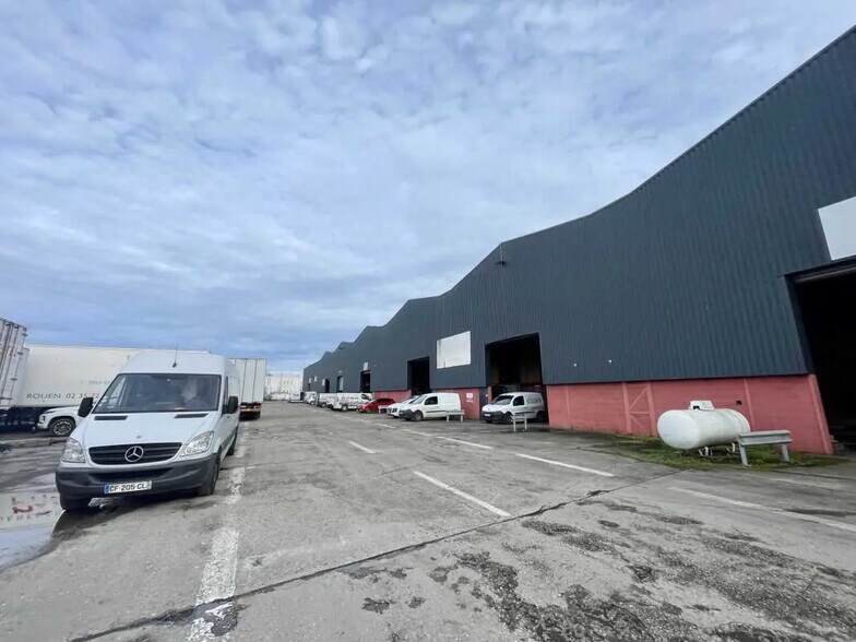 Office in Le Grand-Quevilly for lease - Building Photo - Image 2 of 27