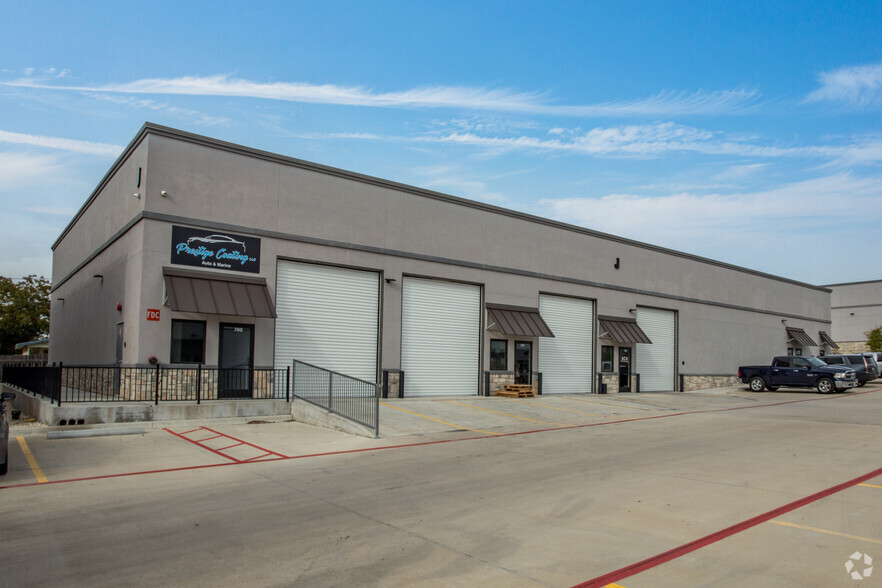 10921 E Crystal Falls Pkwy, Leander, TX for lease - Primary Photo - Image 1 of 7