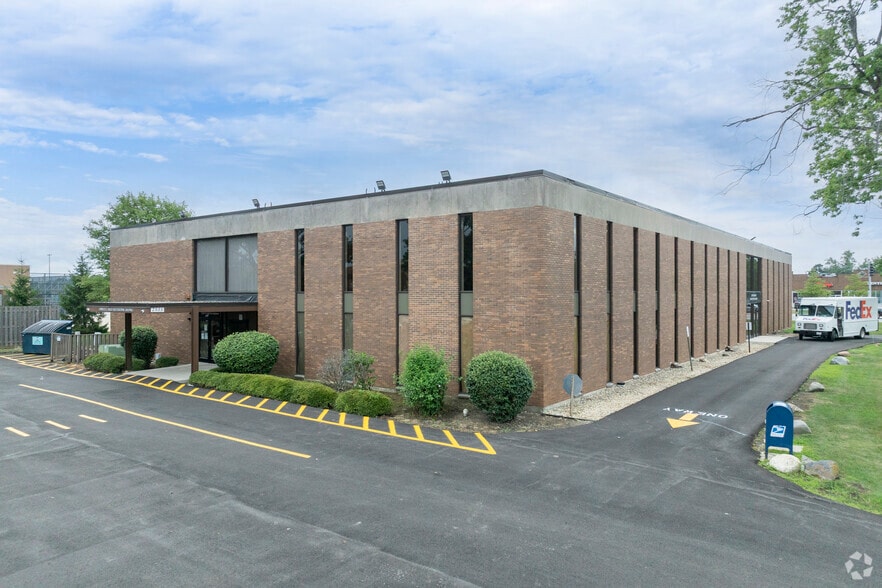 2555 Lincoln Hwy, Olympia Fields, IL for lease - Primary Photo - Image 1 of 51