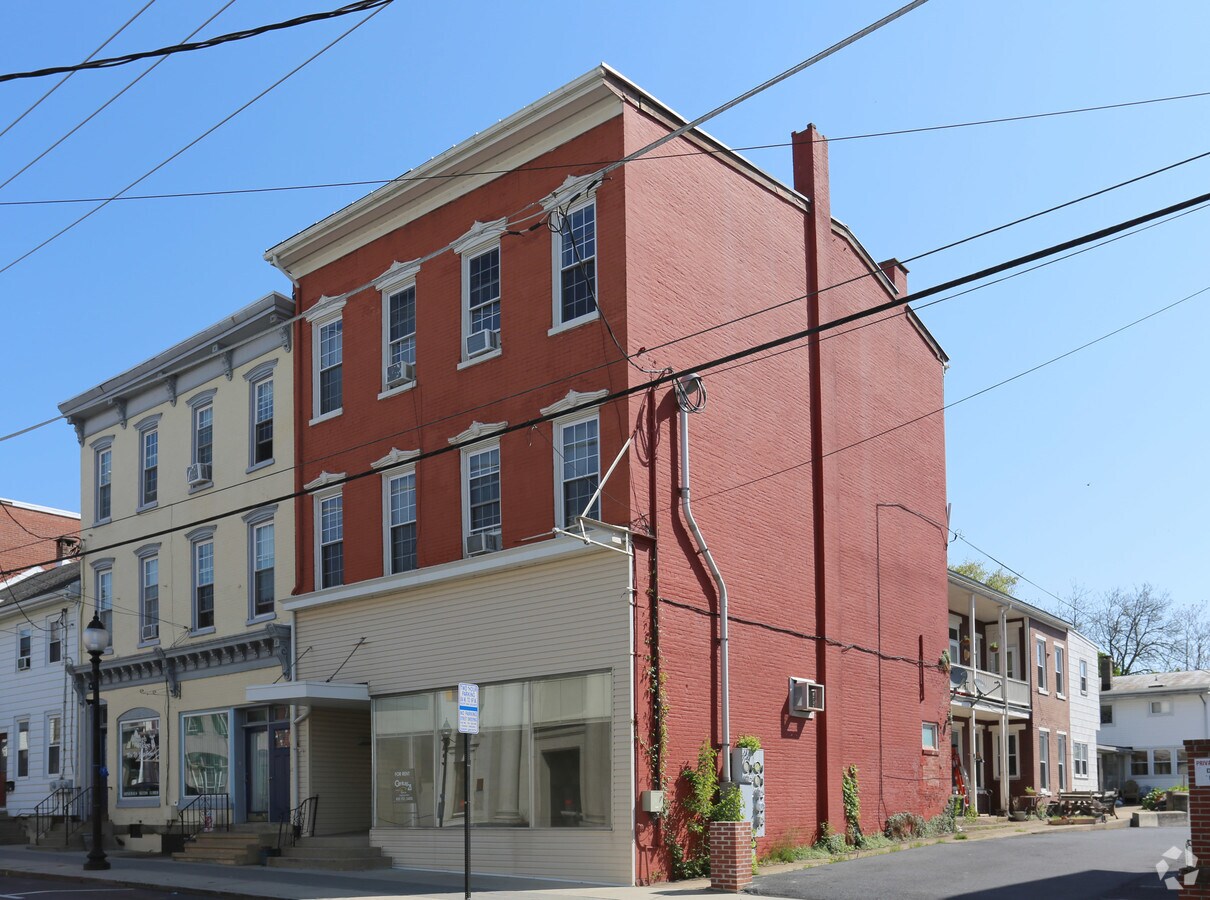 33 S 4th St, Hamburg, PA 19526