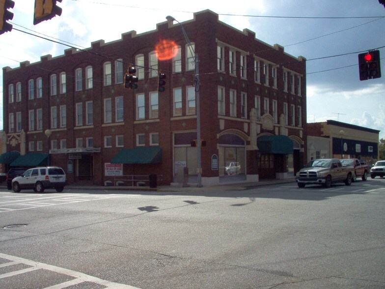 160 E 2nd St, Tifton, GA 31794