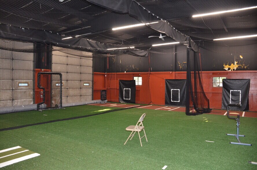 188 Gando Dr, New Haven, CT 06513 720 Middletown Ave