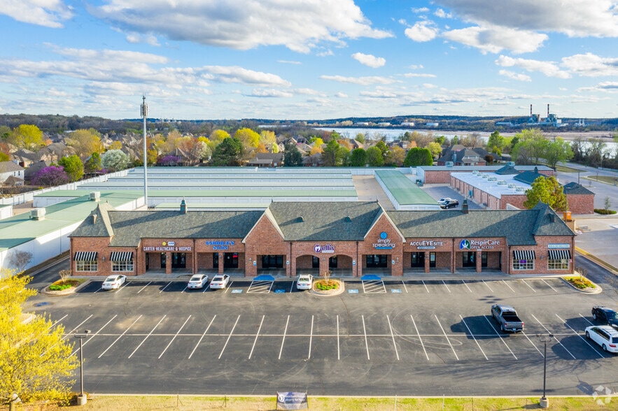 2830-2846 E 101st St, Tulsa, OK for lease - Building Photo - Image 2 of 3
