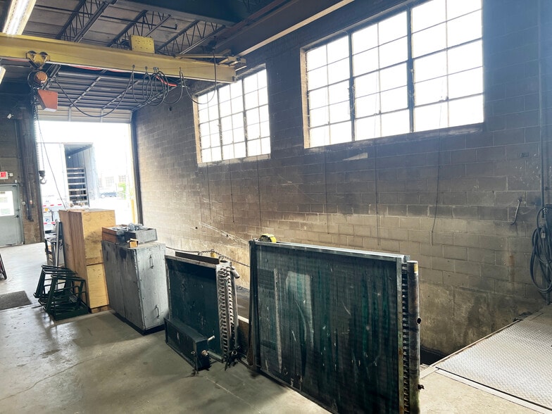 9225 Ivanhoe Ave, Schiller Park, IL for sale - Building Photo - Image 2 of 6