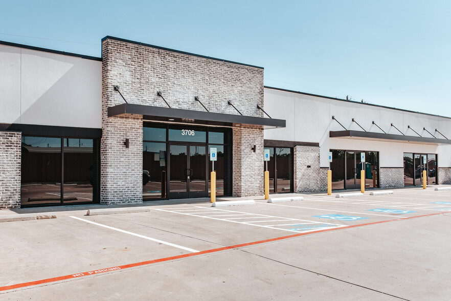 3706 N Navarro St, Victoria, TX for lease - Building Photo - Image 3 of 17