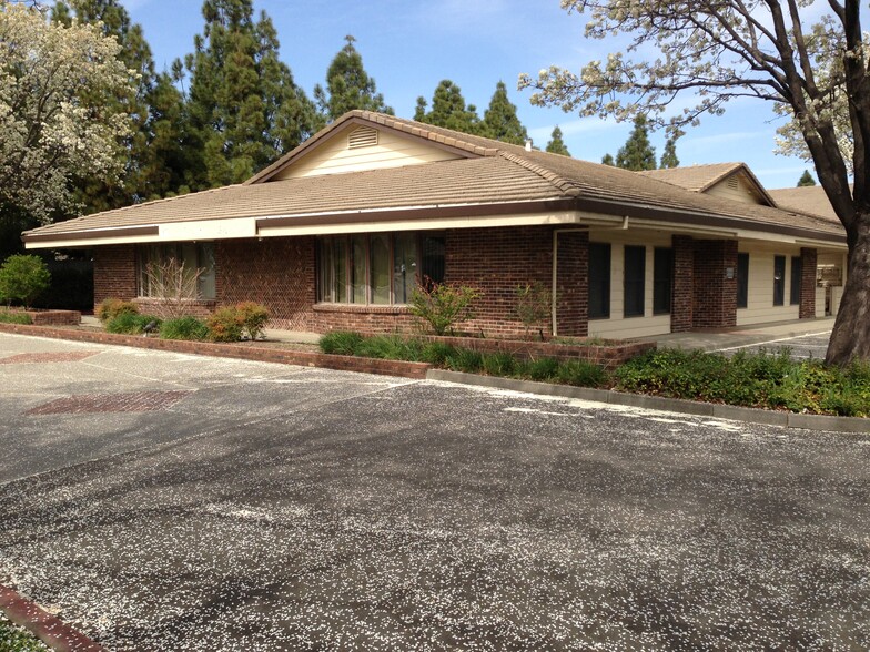 1241 Alamo Dr, Vacaville, CA for lease - Building Photo - Image 1 of 9