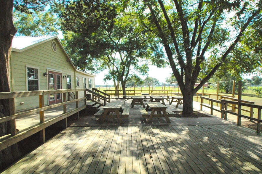 135 Fm 1295, Moulton, TX for sale - Primary Photo - Image 1 of 1