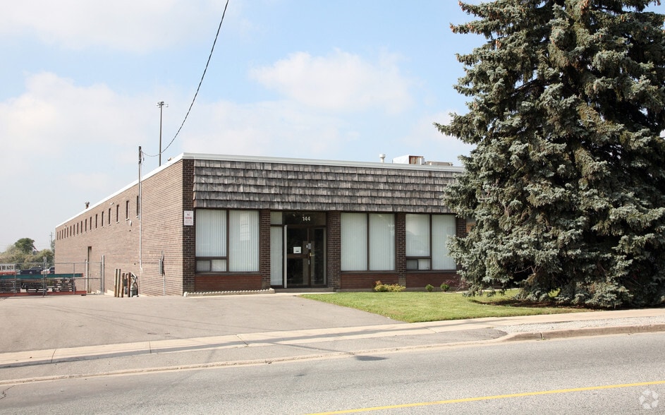 144-146 Oakdale Rd, Toronto, ON for sale - Building Photo - Image 2 of 4