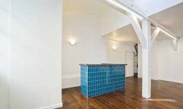 39 Rue Faidherbe, Paris for lease Interior Photo- Image 2 of 8