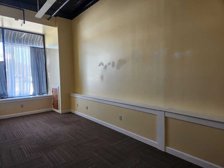 1093 E Main St, Radford, VA for lease - Interior Photo - Image 3 of 27