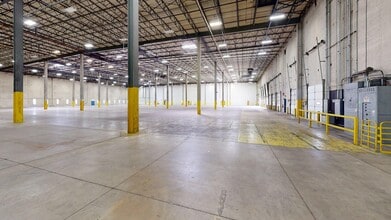 37 Runway Rd, Levittown, PA for lease Interior Photo- Image 2 of 5