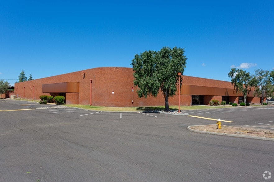 18008 N Black Canyon Fwy, Phoenix, AZ for lease - Primary Photo - Image 1 of 11