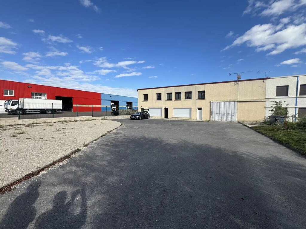 Location Local d'activités 412 m² - Photo 1