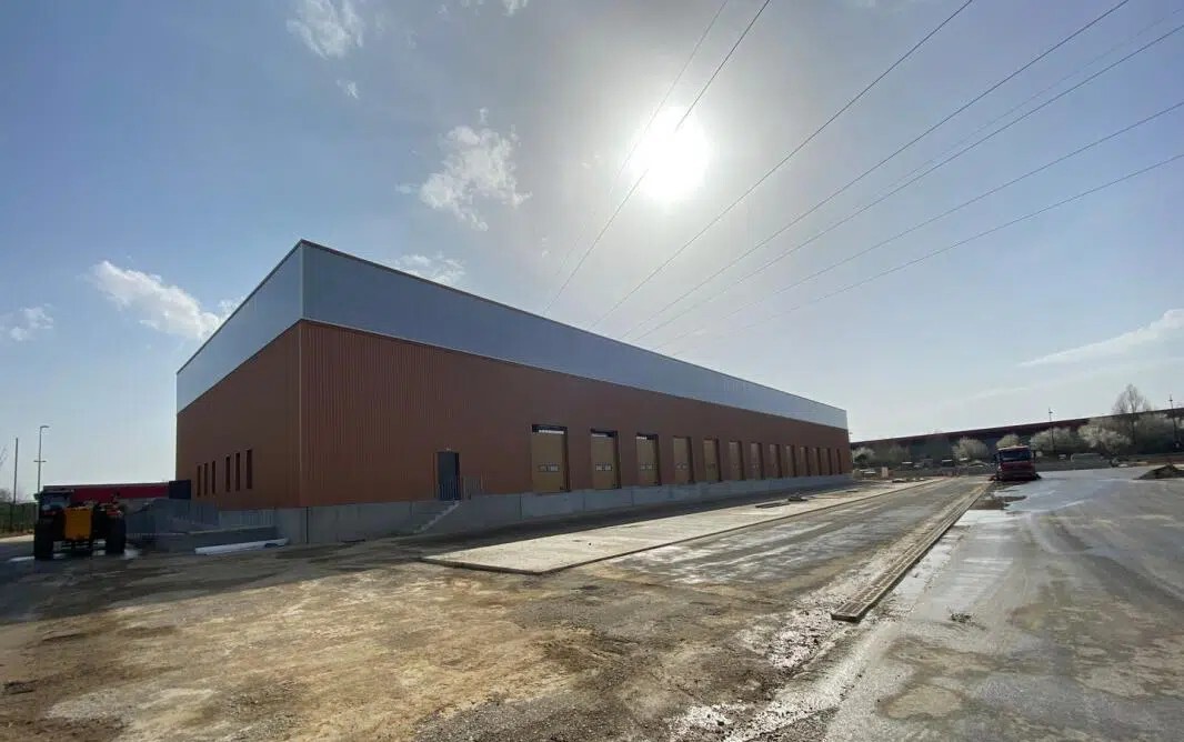 Flex in Le Coudray-Montceaux for lease Building Photo- Image 1 of 2
