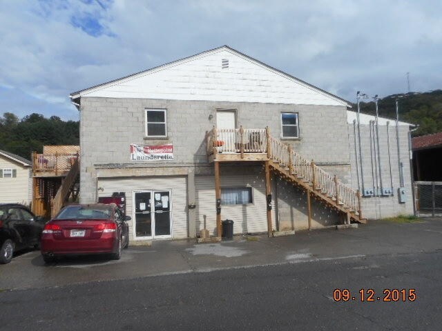 407 Riverside Dr, Hinton, WV for sale - Primary Photo - Image 1 of 1