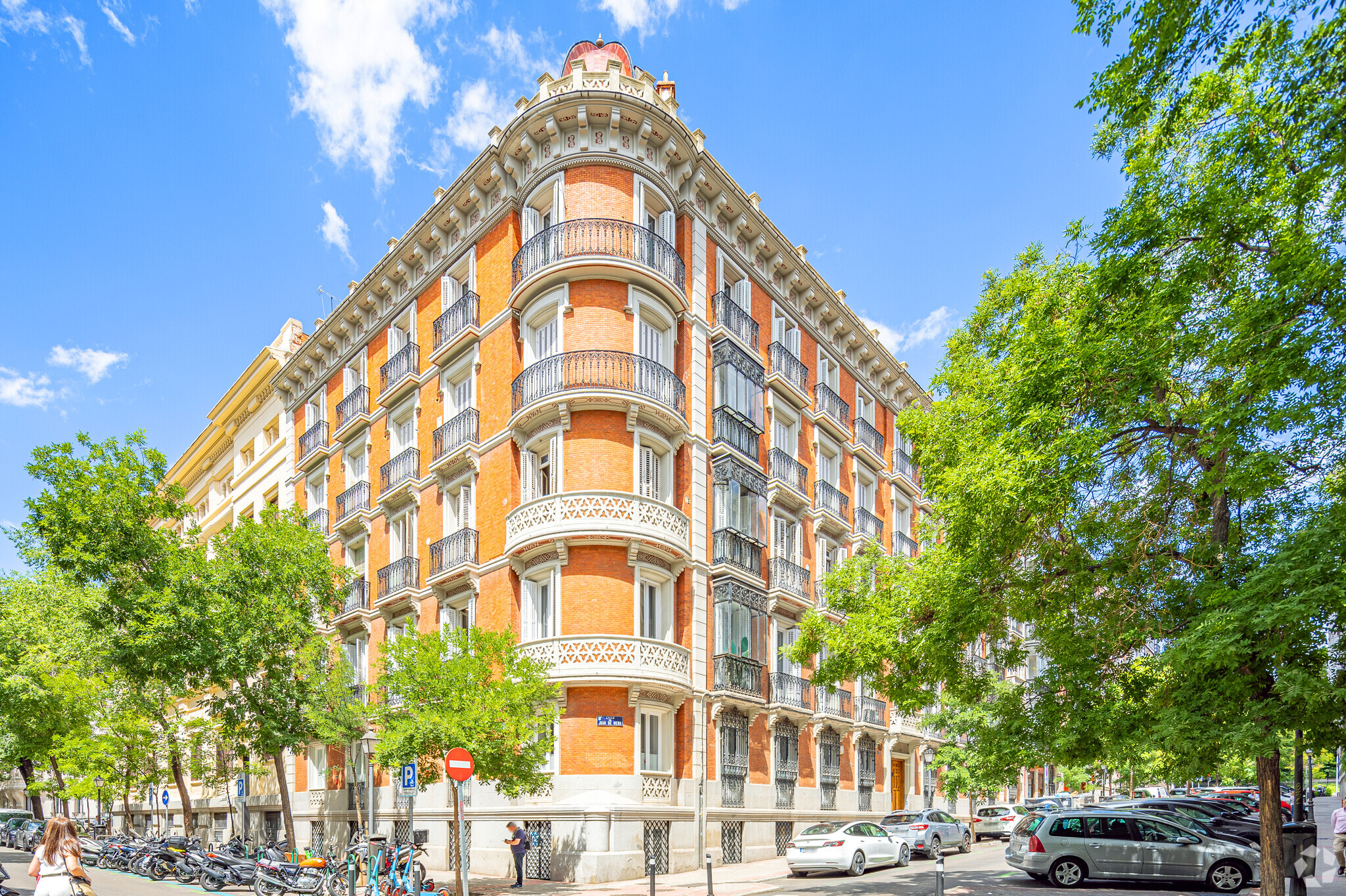 Calle De Juan De Mena, 19, Madrid, Madrid for lease Primary Photo- Image 1 of 3