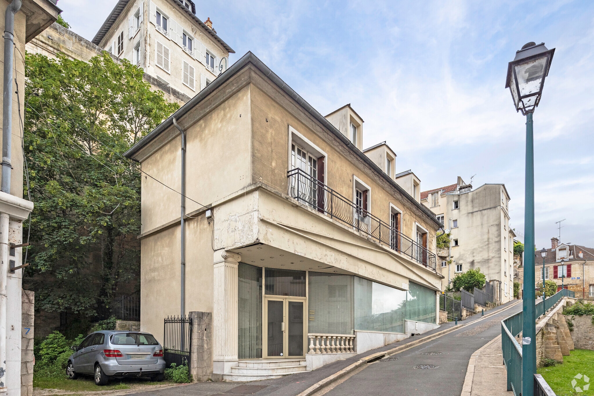 9 Rue De La Roche, Pontoise for lease Primary Photo- Image 1 of 6